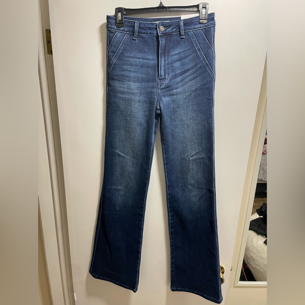Ultra high rise, flare jeans. Size 5/26. NWT